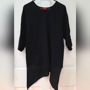 Oh My Gauze! Black Asymmetrical Hem Top 2 M/L